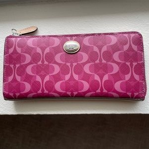 COACH Peyton Wallet Fuschia NWOT